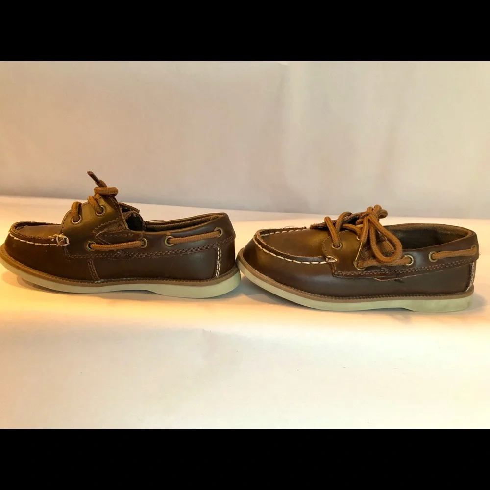 Cherokee Boys Boat Shoes Size 9 Brown Leather. Excellent Condition.